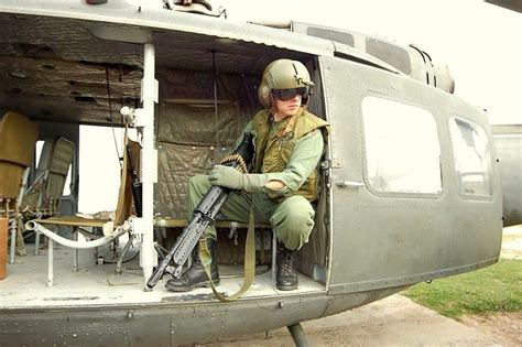 helicopter door gunner in vietnam